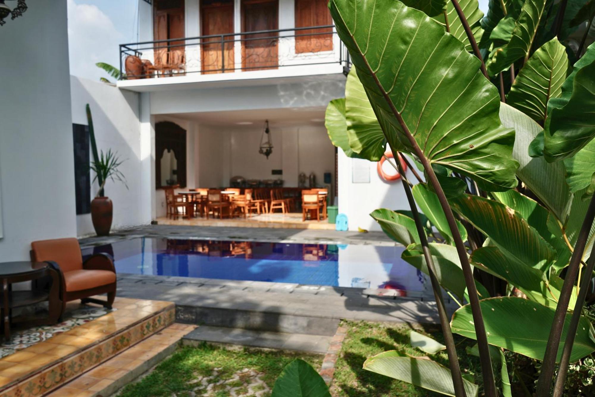 The Mangkoro Hotel By Sinergi Baturetno Luaran gambar