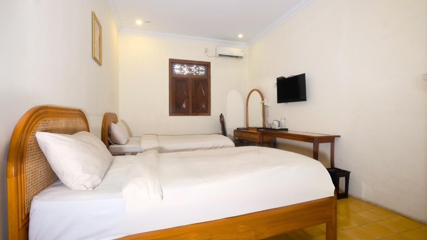 The Mangkoro Hotel By Sinergi Baturetno Luaran gambar