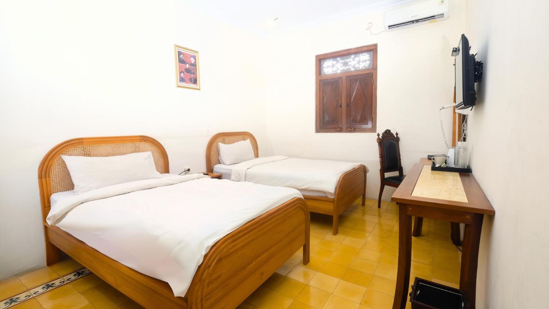 The Mangkoro Hotel By Sinergi Baturetno Luaran gambar