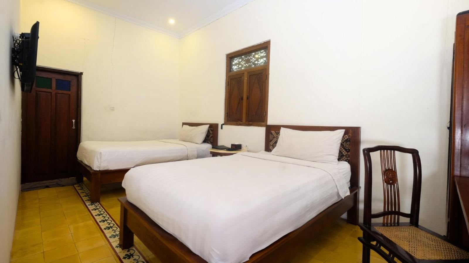 The Mangkoro Hotel By Sinergi Baturetno Luaran gambar