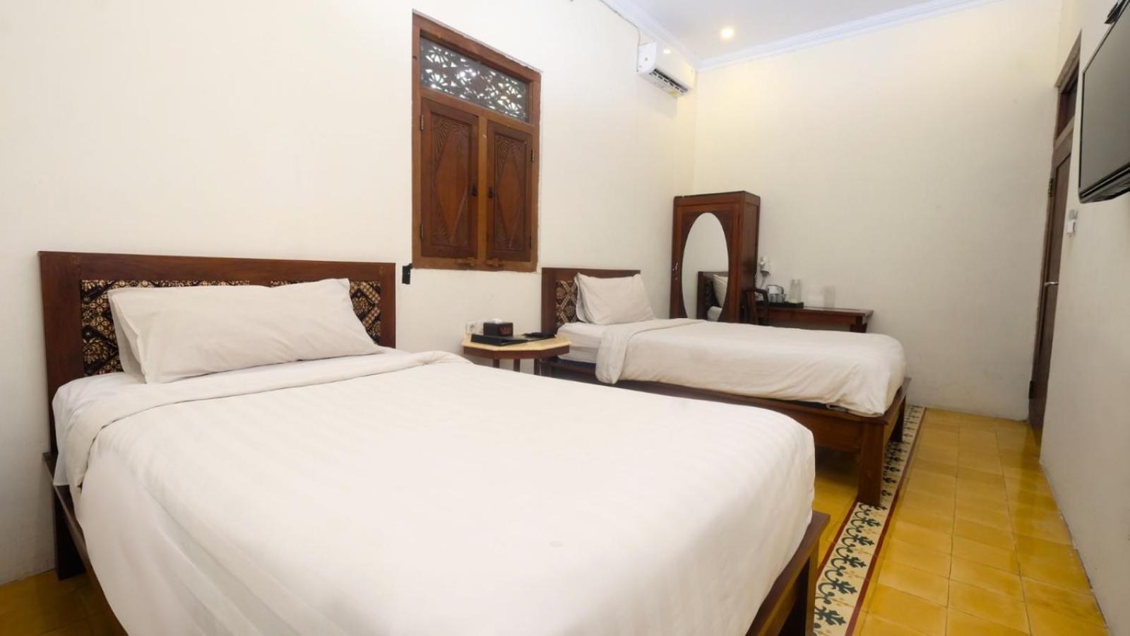 The Mangkoro Hotel By Sinergi Baturetno Luaran gambar